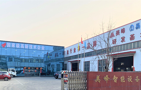 阿不來提·阿不都熱西提副主席，時任國家質檢總局局長王勇、婁勤儉副部長與參賽選手合影留念